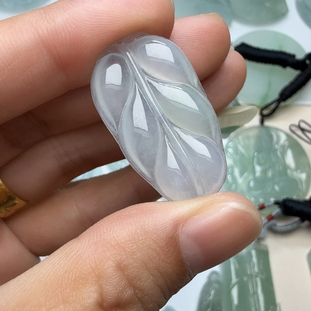 翡翠未镶嵌颈饰天然缅甸翡翠A货冰种叶子