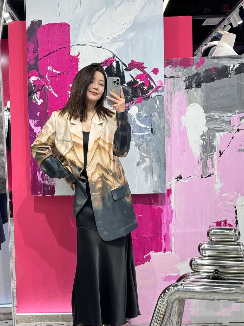 EGO-BBI013法式赫本风高级感独特正肩中式水墨画印花西装外套