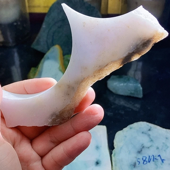 翡翠未镶嵌颈饰毛料25