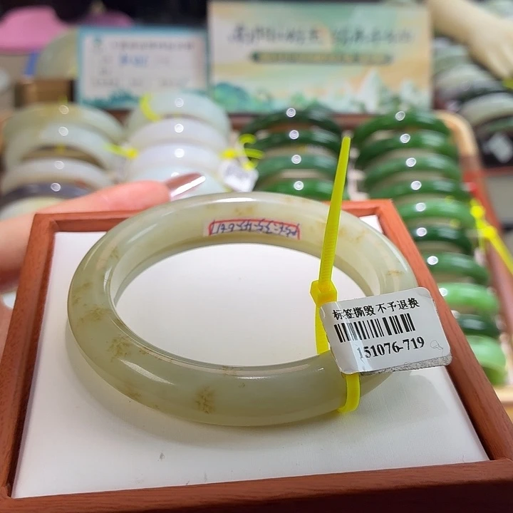 和田玉未镶嵌手镯38