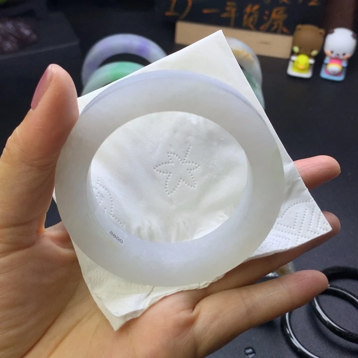 定制翡翠未镶嵌手镯