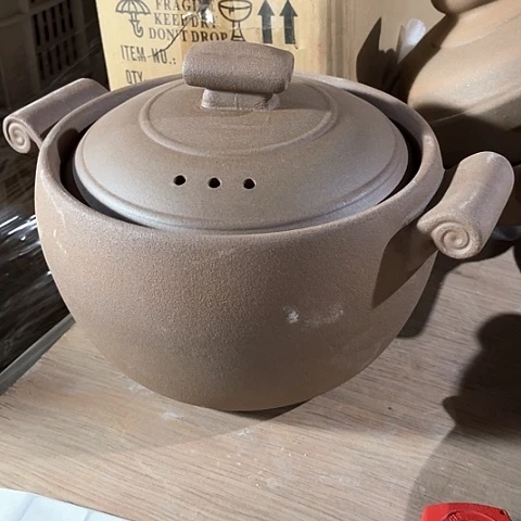 微瑕，明火，口径22高度14，3.5L有色差，单盖