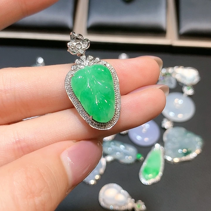 翡翠18K金镶嵌颈饰缅甸翡翠