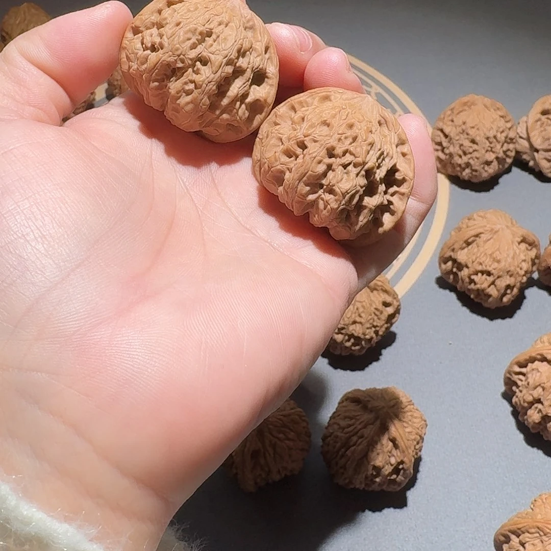 文玩核桃把件龙洞欲