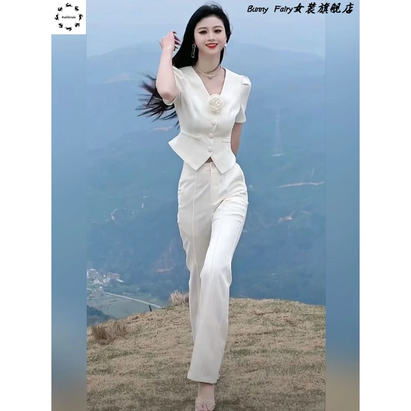 高端网红爆款2025夏季新款法式领花V领显瘦短袖+微喇裤时尚套装女