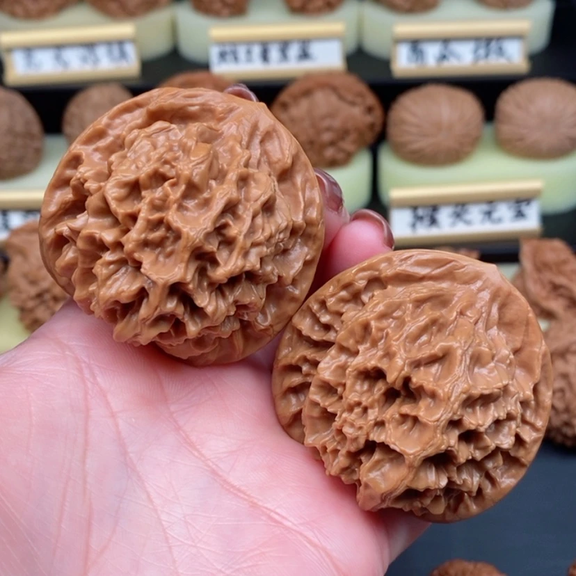 【闪购商品】文玩核桃吊坠周*建帝王