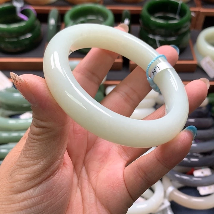 【闪购商品】未镶嵌手镯和田玉28