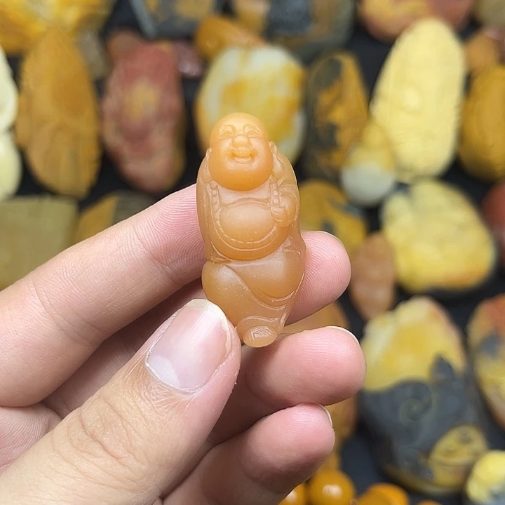 王***健石英质玉未镶嵌颈饰