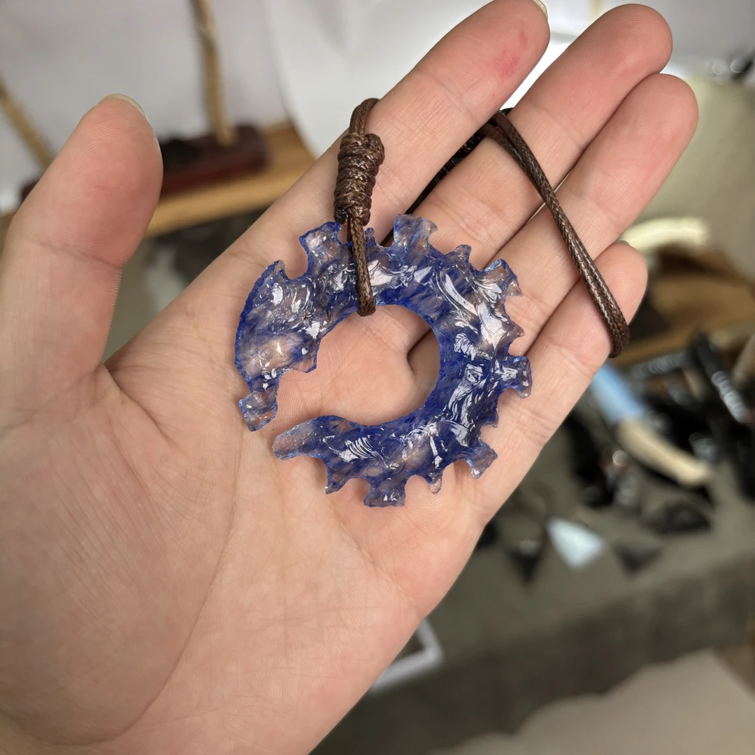 蓝熔炼石打制小龙吊坠