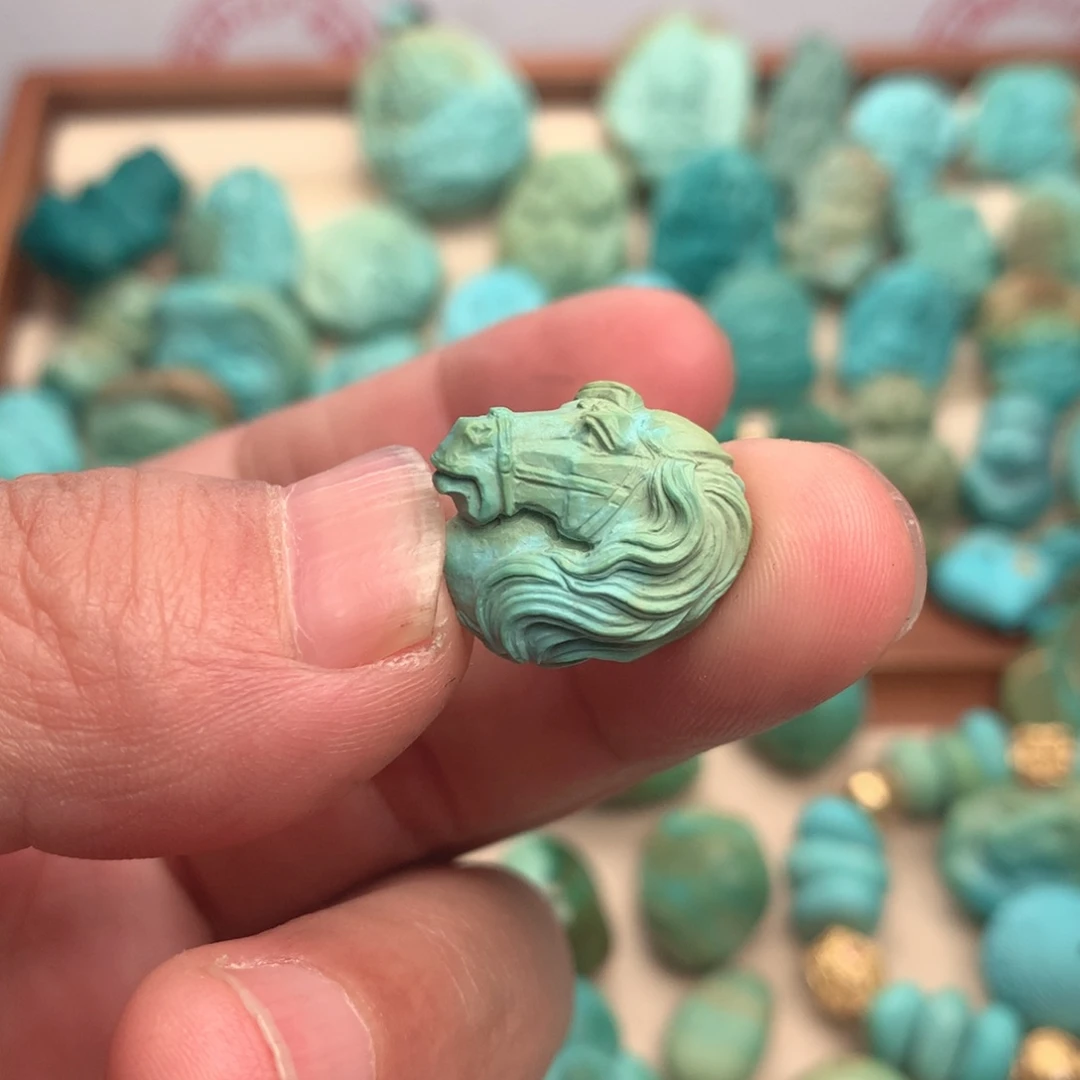 绿松石未镶嵌颈饰