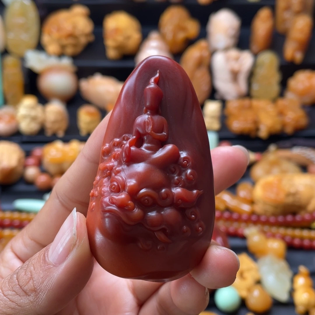 云***西石英质玉（缅黄）未镶嵌颈饰