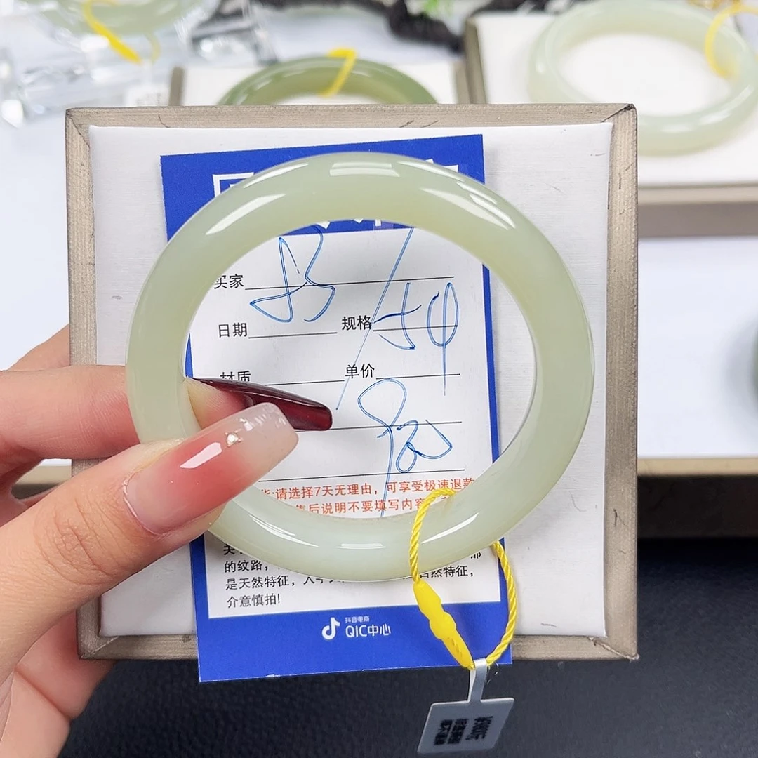 和田玉手镯未镶嵌