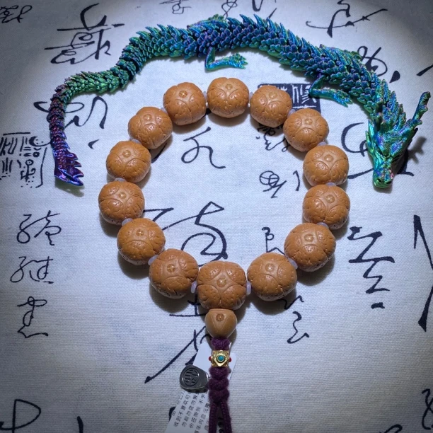 329号尼泊尔麒麟眼，尺寸20左右，13颗同树，一图一物已打底点封