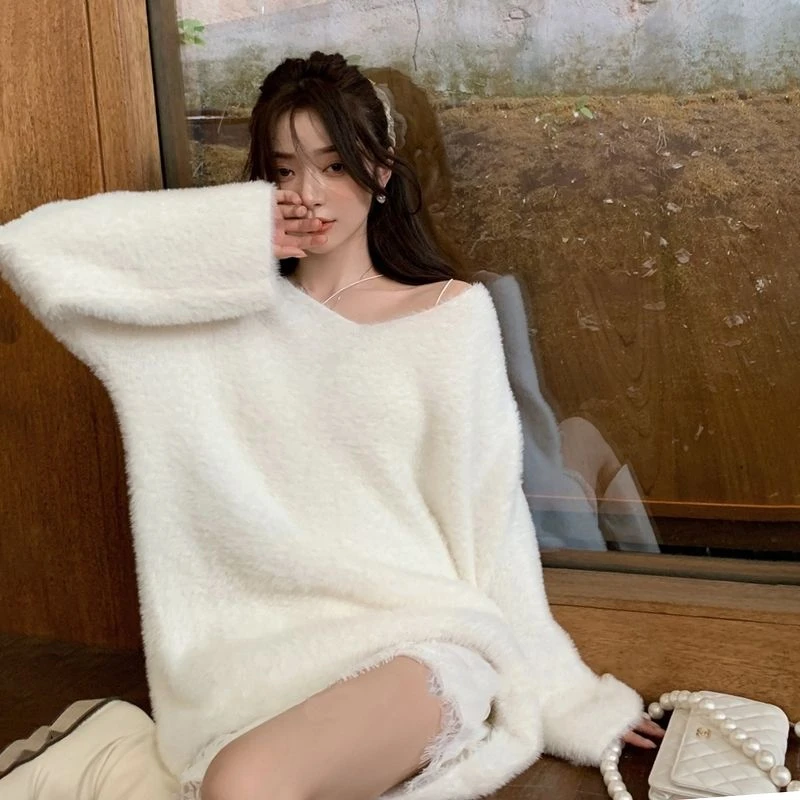 时尚白色水貂绒毛衣女2025中长款软糯温柔V领假两件女士针织开衫