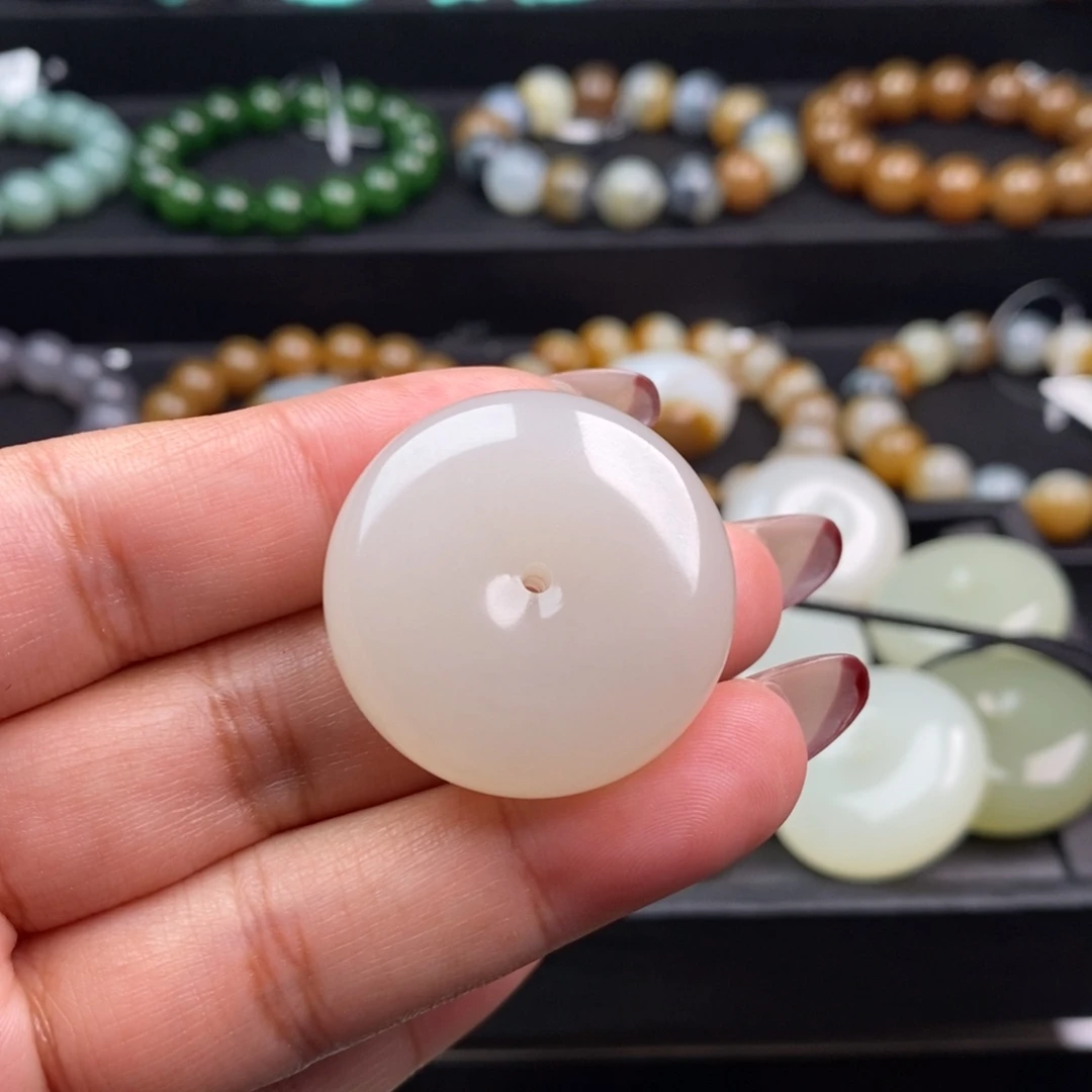 J***r和田玉未镶嵌颈饰