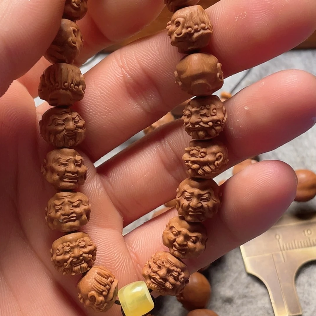 用****9龙纹桃核雕刻虚派罗汉大尺寸