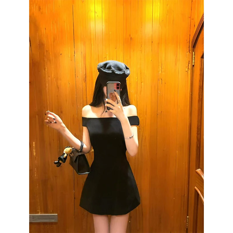 法式优雅贵气高级感时尚气质设计款一字肩连衣裙收腰显瘦修身裙子