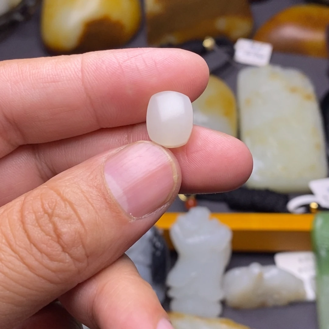 和田玉未镶嵌车挂