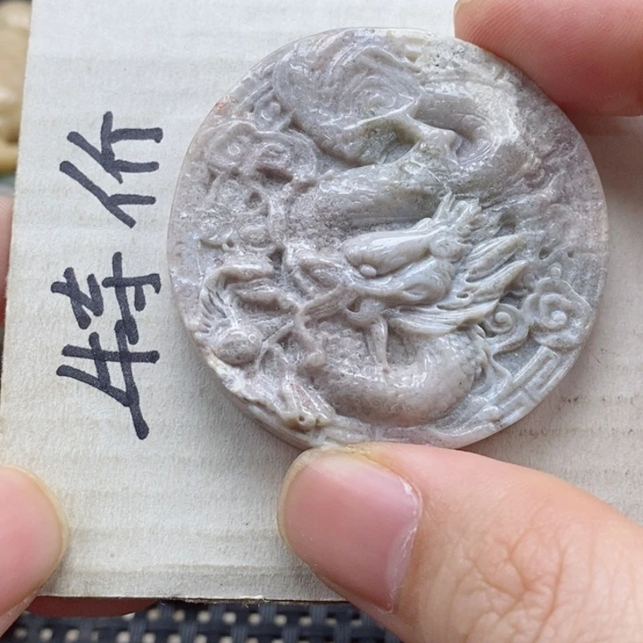 硅化珊瑚（珊瑚玉）颈饰未镶嵌张*臣