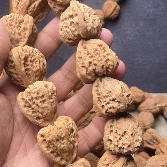 青***茂文玩核桃吊坠南疆