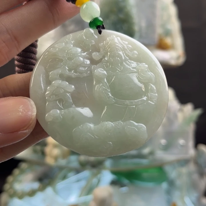 翡翠颈饰未镶嵌山水财爷爷