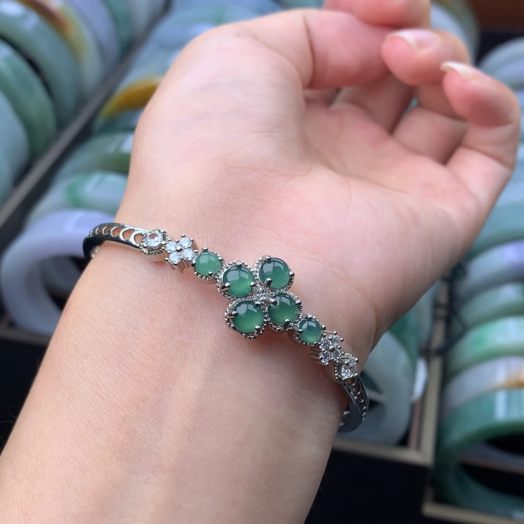 未镶嵌手镯翡翠多样性