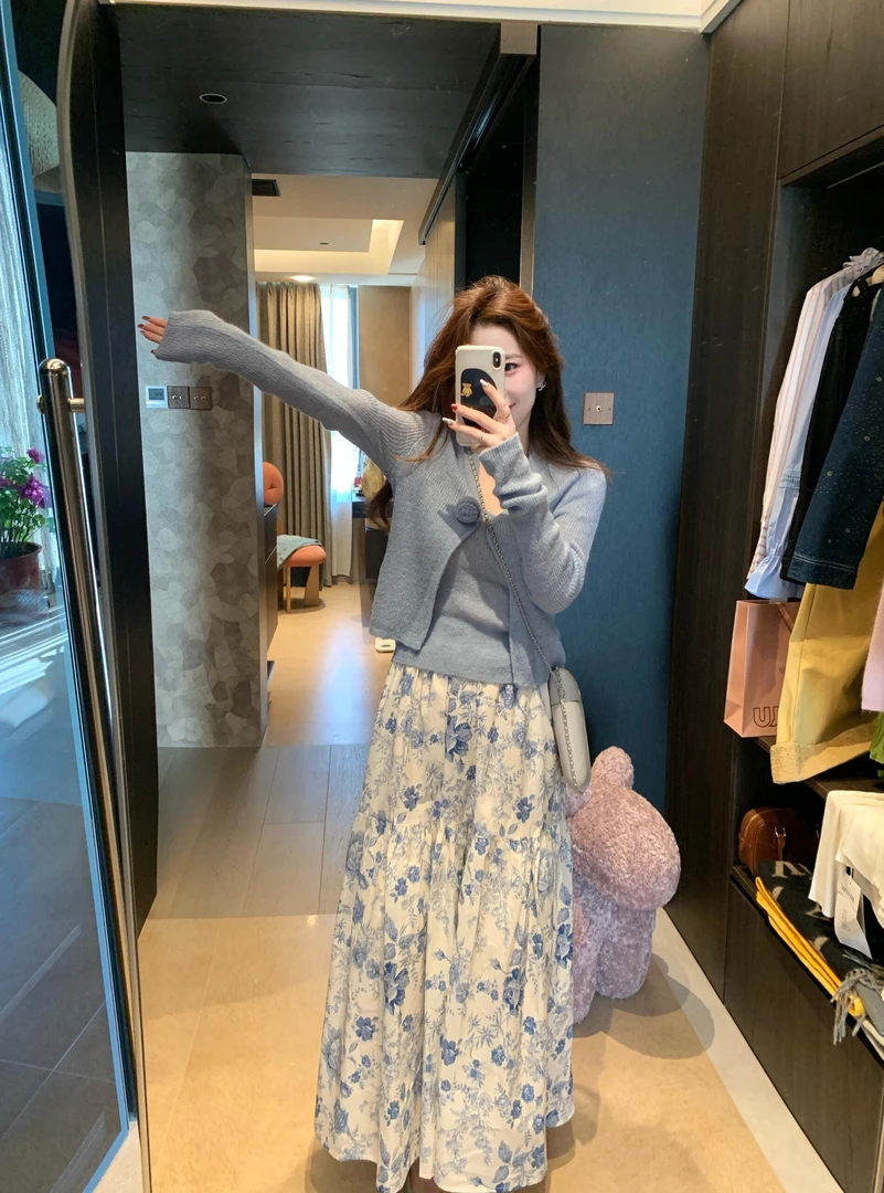 2025春季新款一整套女温柔风针织开衫背心小香风碎花半身裙三件套