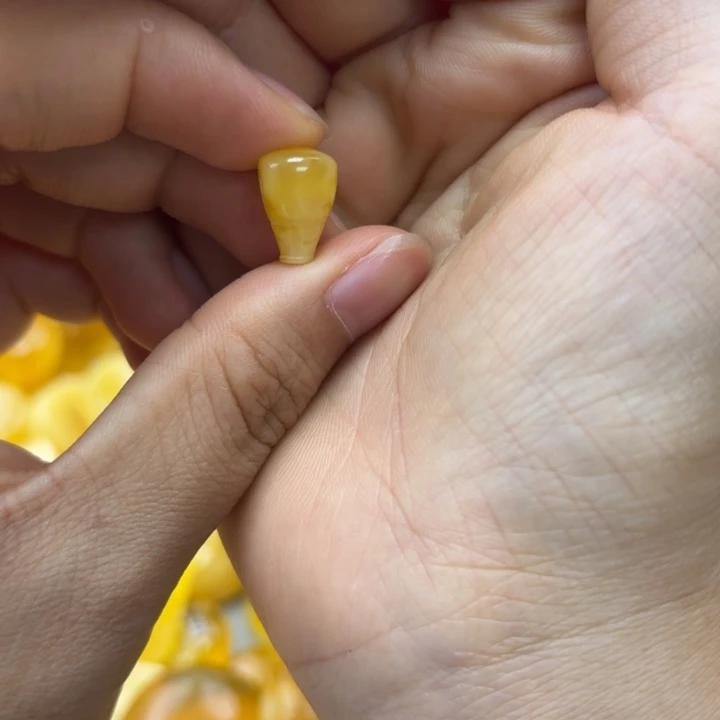 青***蛙未镶嵌琥珀珠宝奇石
