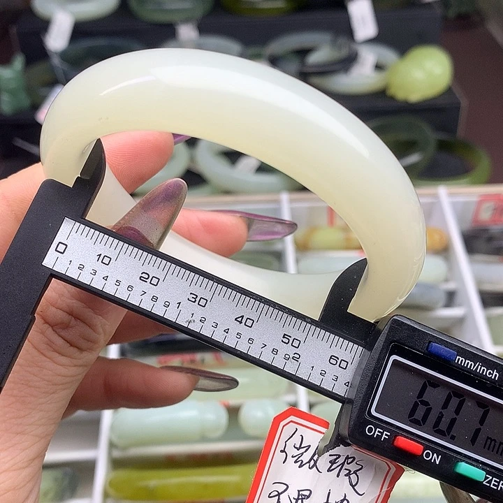 蛇纹石玉手镯未镶嵌685