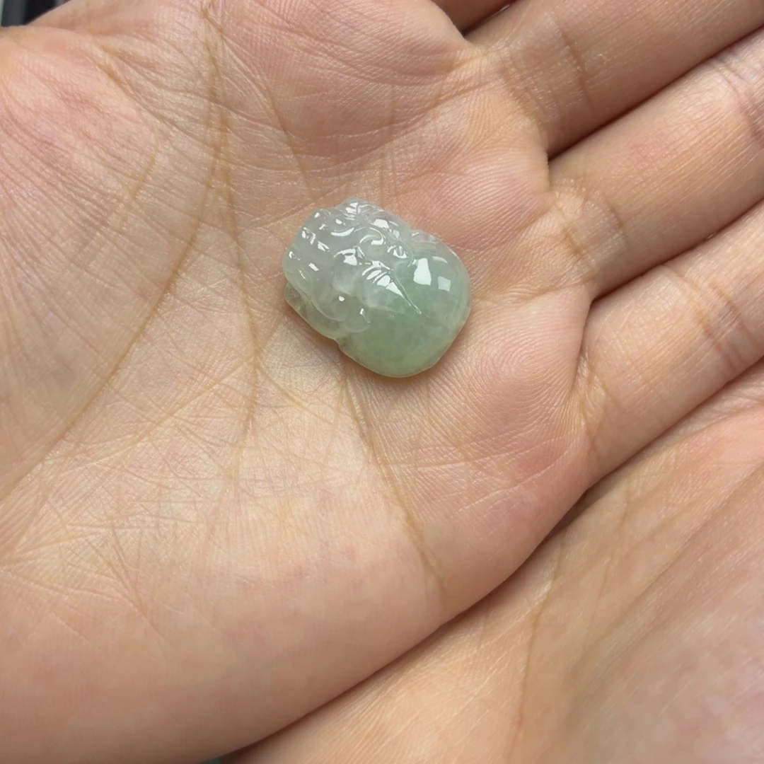 颈饰未镶嵌翡翠半绿貔貅