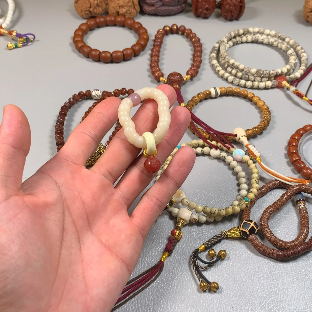 白玉菩提吊坠。。。。。。。。。。