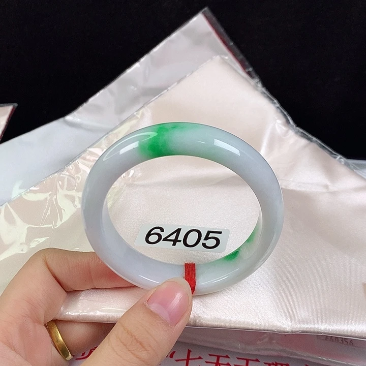 翡翠未镶嵌手镯53圈 经典白底青