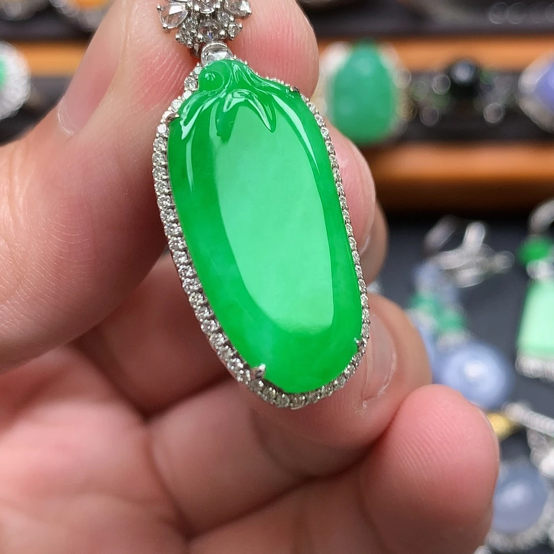 翡翠18K金镶嵌颈饰