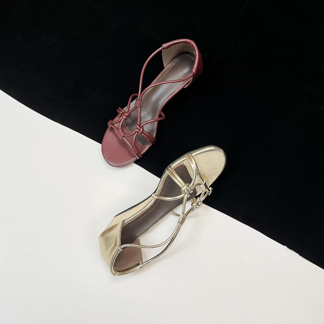 【开心】4CM夏季新款镂空编织凉鞋坡跟智性风休闲极简风2025