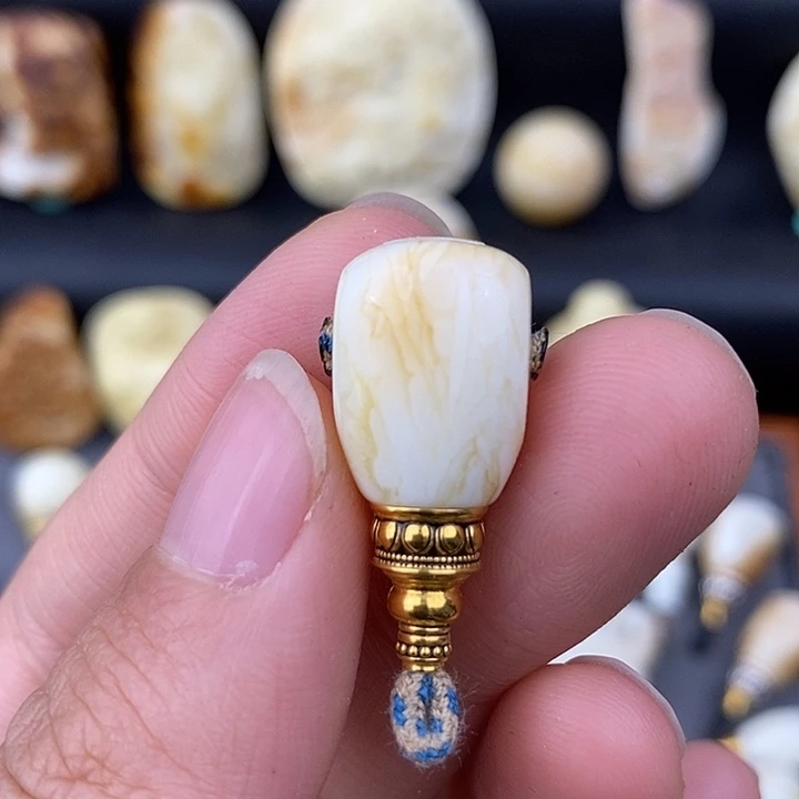 琥珀未镶嵌裸石11金塔虎皮三通c588