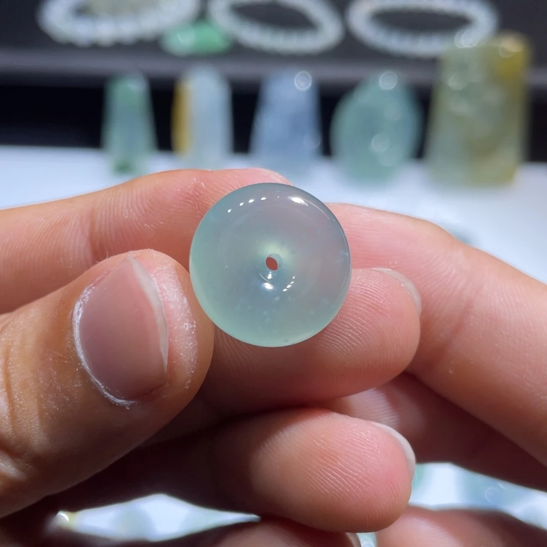 颈饰未镶嵌翡翠平安扣