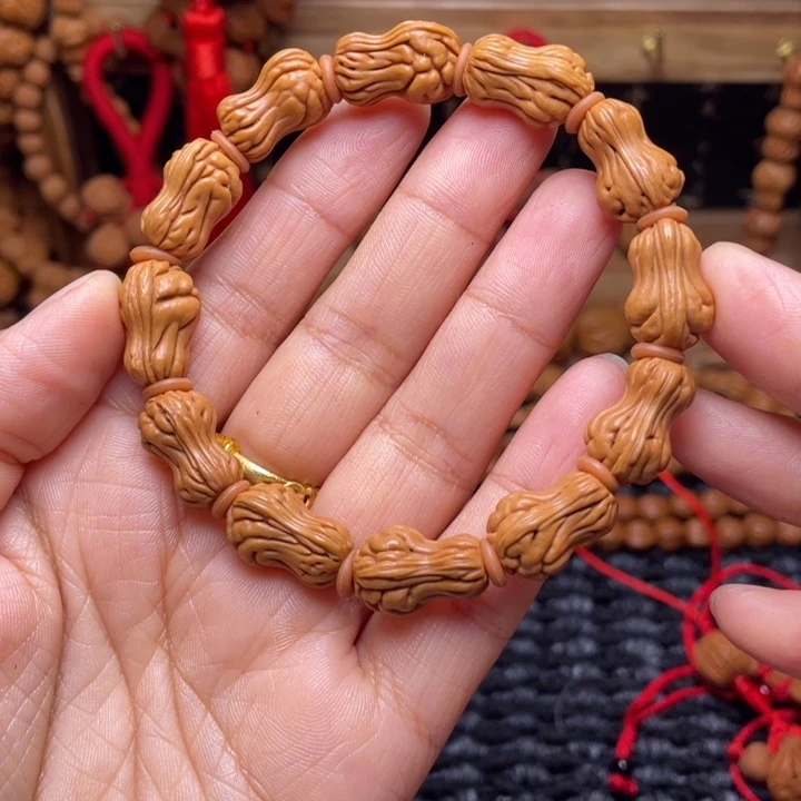 木质类龙纹桃枭挂件