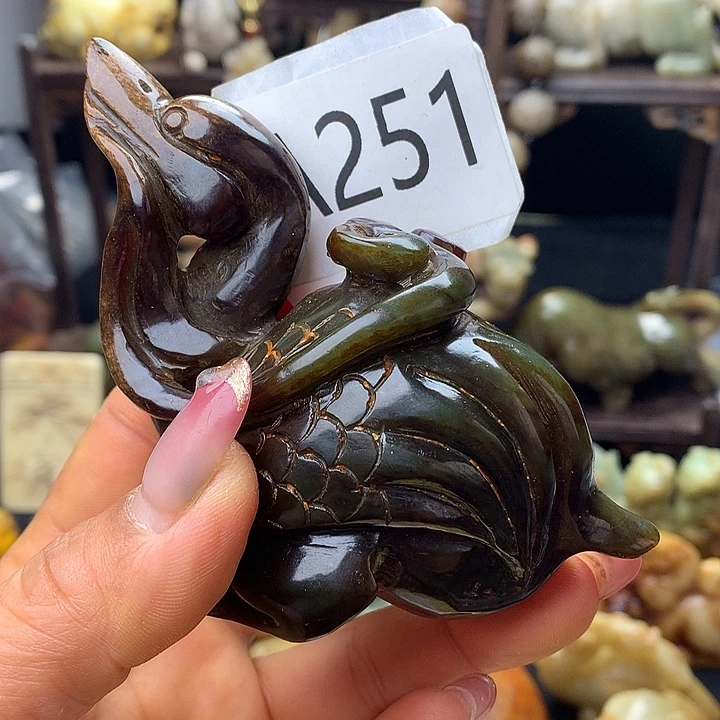 永***进和田玉未镶嵌颈饰