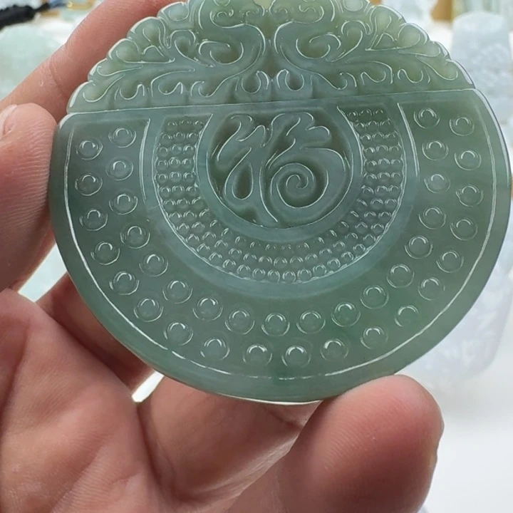 翡翠未镶嵌颈饰天然缅甸A货翡翠