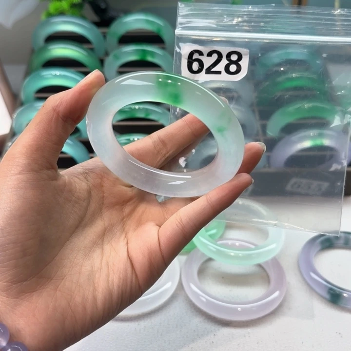 玉家**妞时尚飘花手镯628