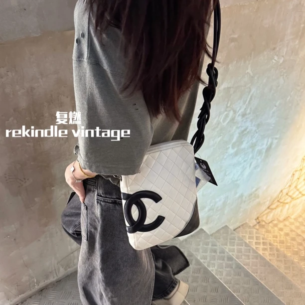 95新 Chanel/香奈儿 复燃精选/熊猫色康鹏相机斜挎包