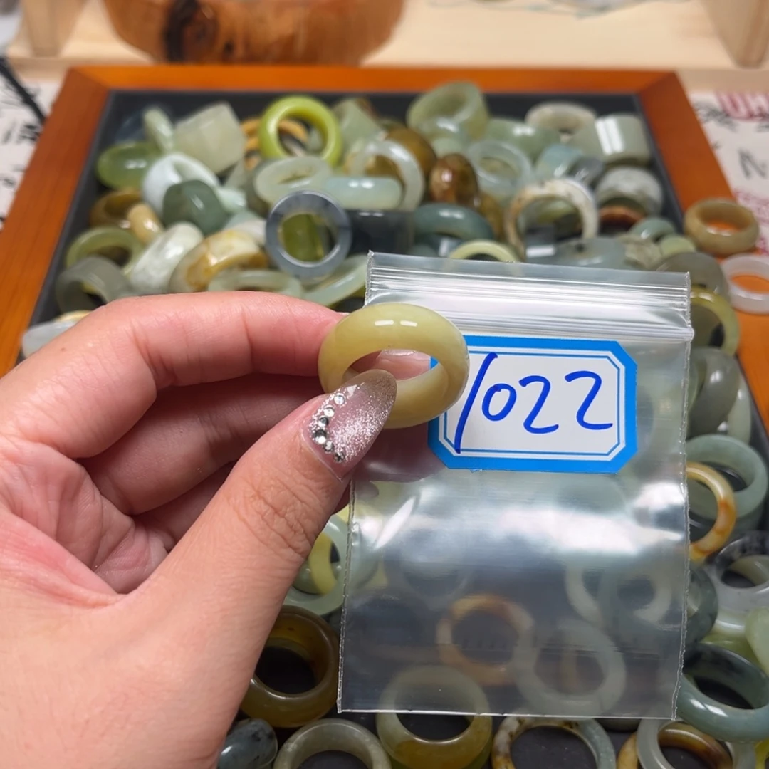 ****蛇纹石玉未镶嵌珠宝奇石