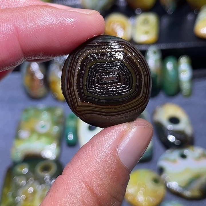 七***牛玛瑙/玉髓未镶嵌珠宝奇石