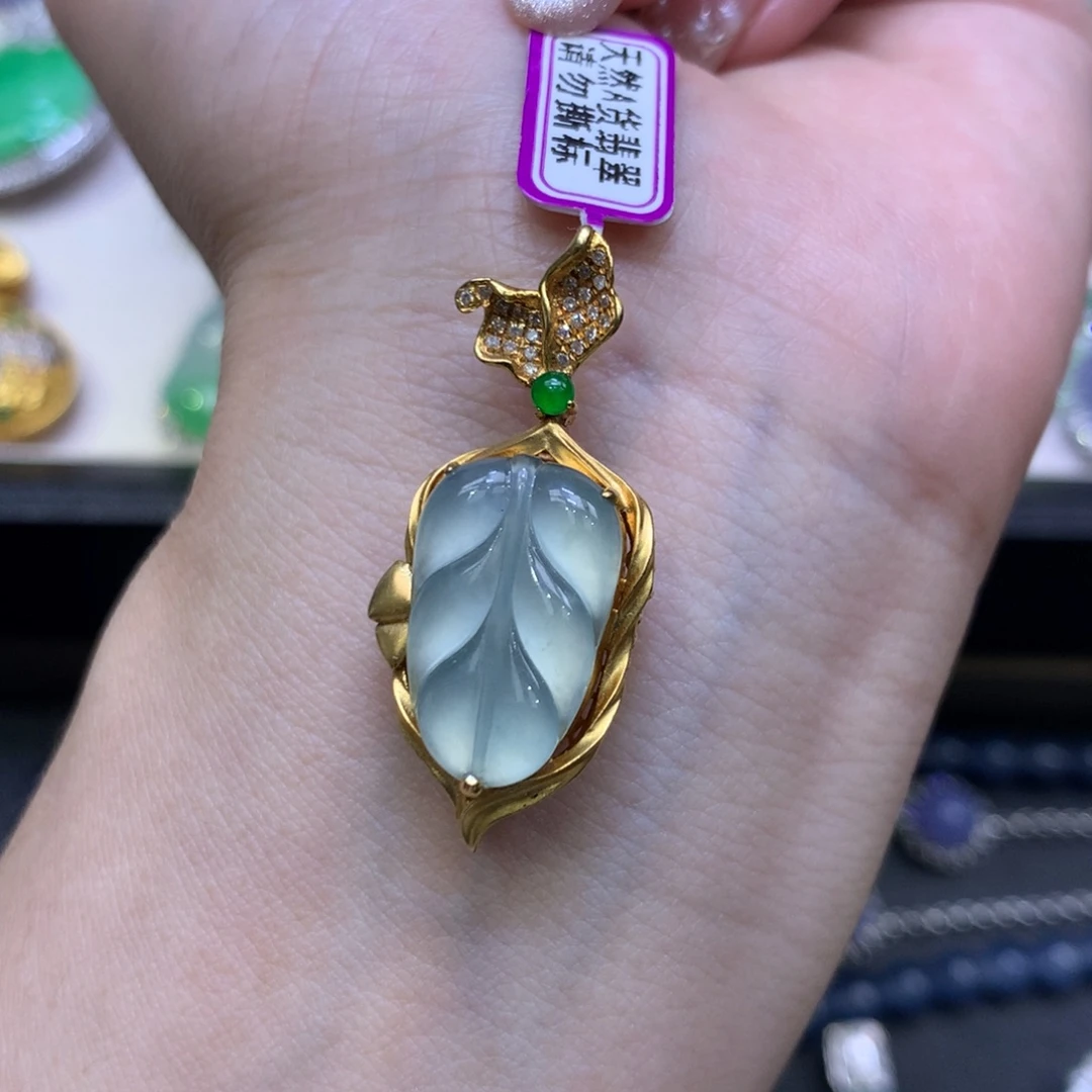 翡翠18K金镶嵌颈饰