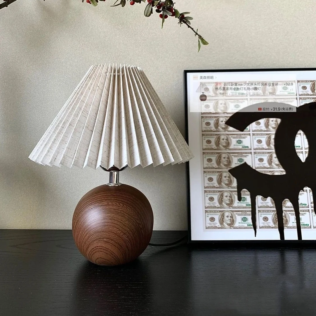 北欧ins风网红灯高端少女卧室床头灯 温馨喂奶小夜灯胡桃木百褶台