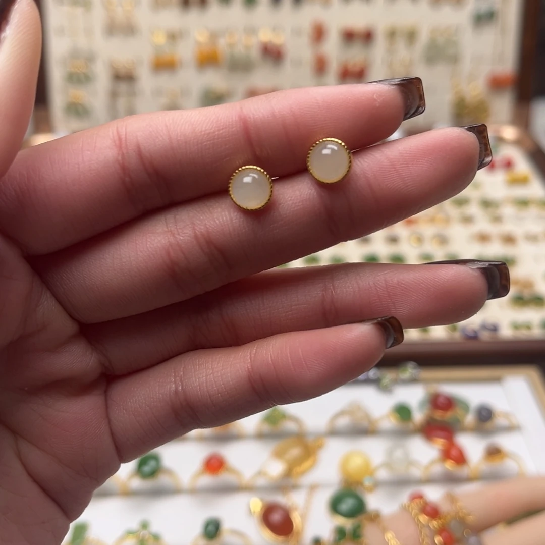 和田玉未镶嵌耳饰