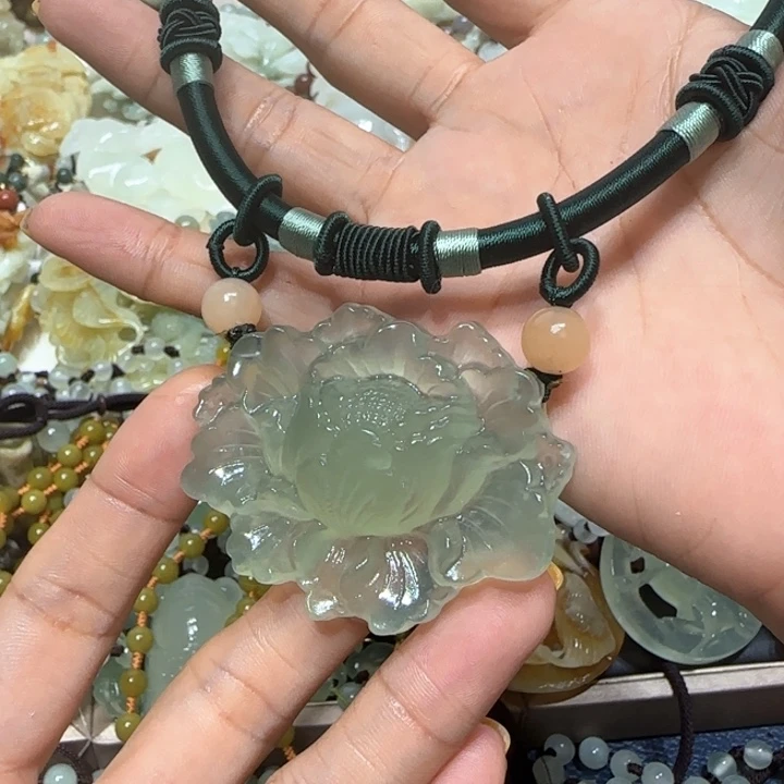 蛇纹石玉未镶嵌吊坠