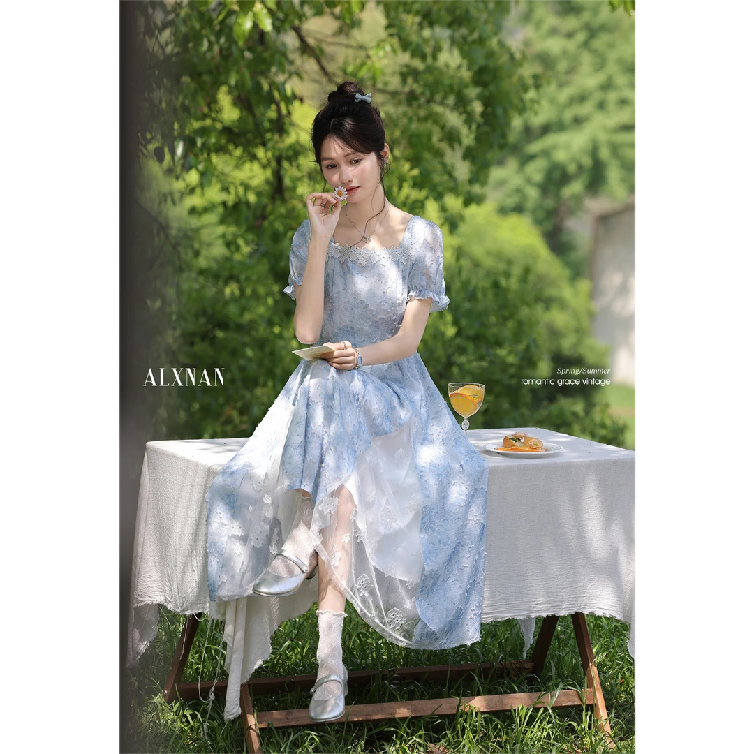 【清清】浅蓝色碎花连衣裙女夏新款法式收腰设计感长裙