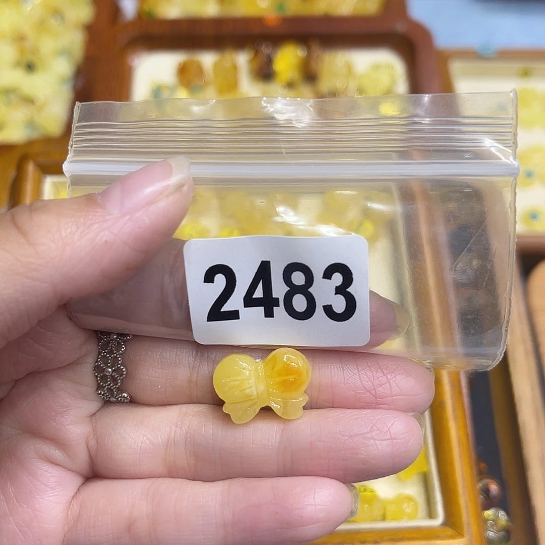 琥珀未镶嵌颈饰蜜蜡