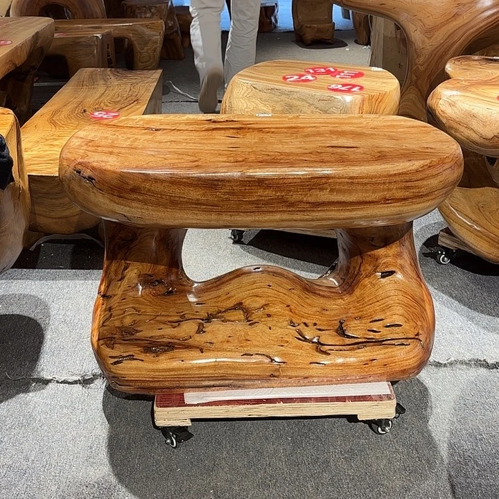 毛***人香樟木香樟木根雕凳子一物一拍